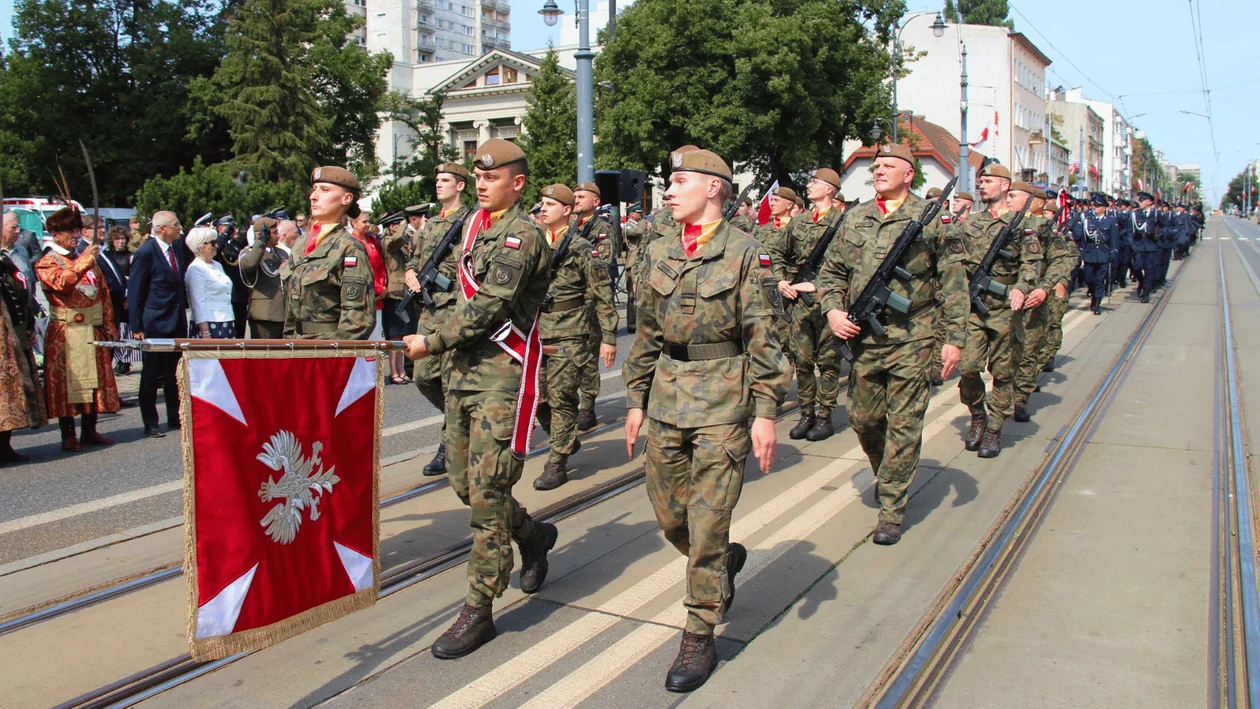 Obchody Święta Wojska Polskiego w Łódzkiem. Żołnierze nie kryją, dlaczego wstąpili do szeregów [ZDJĘCIA] - Zdjęcie główne