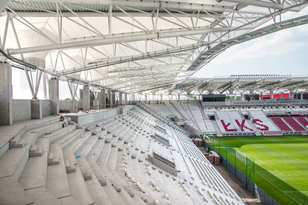 Pierwsze krzesełka na stadionie ŁKS-u Łódź (fot. ŁKS Łódź)