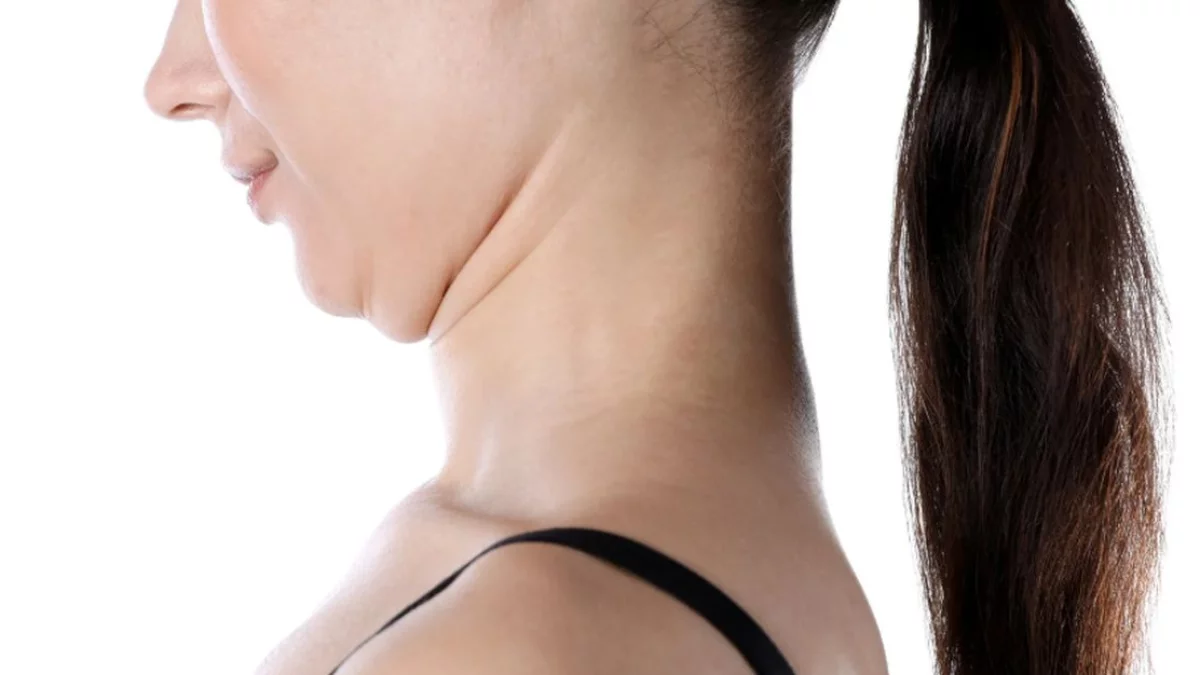 Jeden ciemny włos na brodzie u kobiety. Skąd się bierze i czy trzeba się martwić?