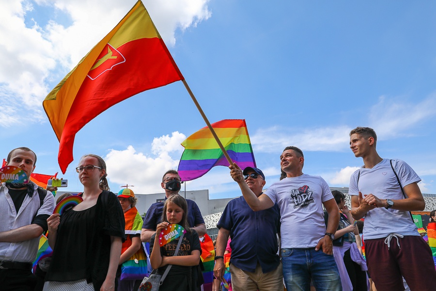 Marsz Równości i Marsz Normalności w Łodzi. Obie manifestacje przeszły ulicami miasta w sobotę, 26 czerwca 2021 (fot. Michał Pietrzak - redakcja TuŁódź) | wiadomości łódzkie | Łódź | TuŁódź