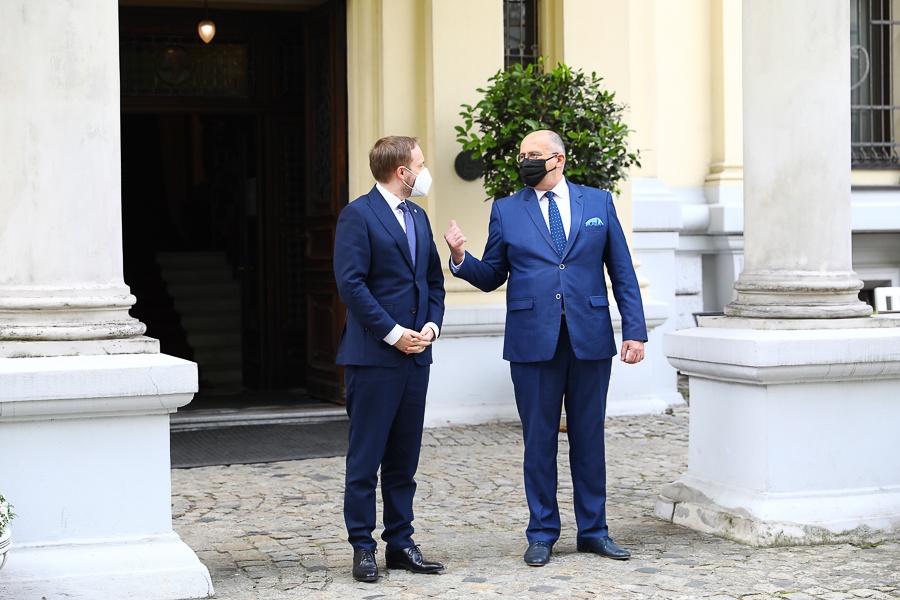 Łódź. W Pałacu Herbsta w Łodzi odbyło się spotkanie przedstawicieli państw Grupy Wyszehradzkiej (fot. Michał Pietrzak - TuŁódź.pl)