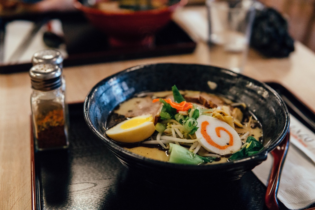 Ramen w Łodzi. Gdzie w Łodzi zjeść dobry Ramen? Sushi w dłoń (fot. Unsplash) |wiadomości łódzkie | Łódź | TuŁódź