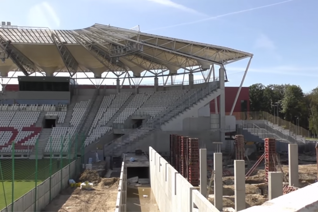 Kolejne postępy w budowie stadionu przy al. Unii - Zdjęcie główne