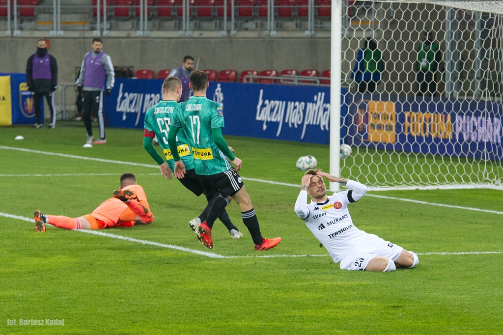 Mecz do zapomnienia. Bezbarwny Widzew przegrywa z bezbarwną Legią - Zdjęcie główne