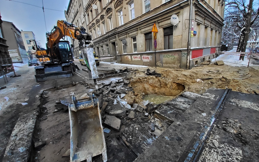 Jak postępują prace remontowe i kiedy możemy spodziewać się powrotu ruchu samochodowego i komunikacji miejskiej na tym fragmencie? (fot. ZWIK) |wiadomości łódzkie|Łódź|TuŁódź