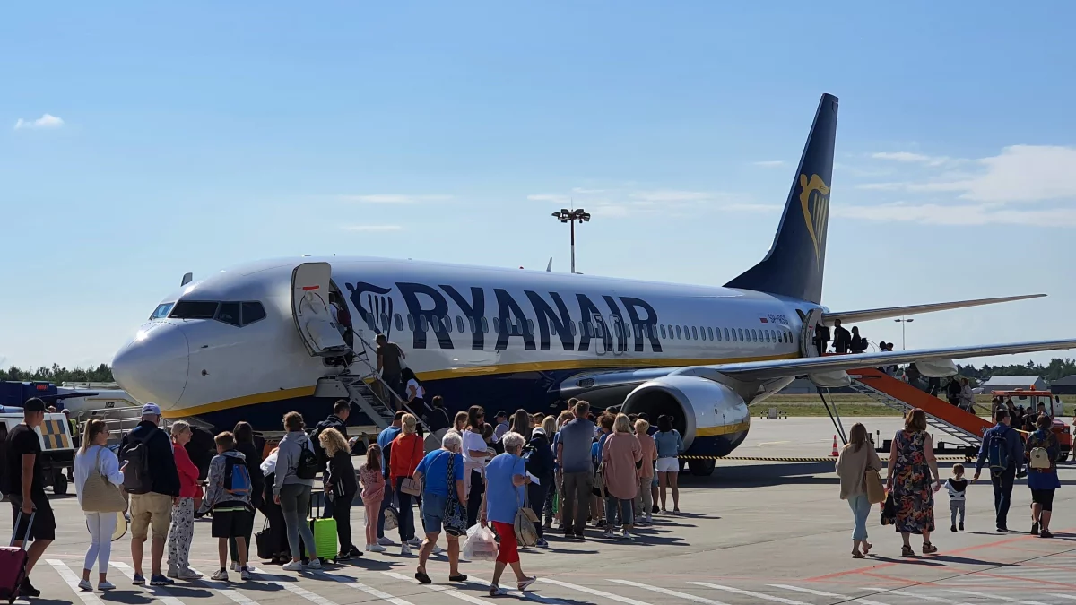 Z Łodzi do Wielkiej Brytanii polecisz za grosze! Ryanair ogłosił wyprzedaż biletów - Zdjęcie główne