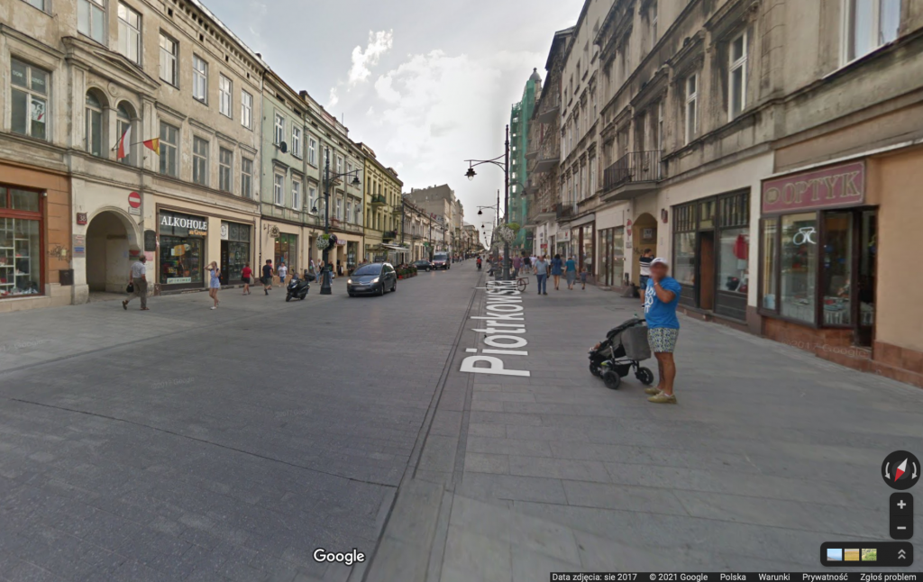 Wakacje na Piotrkowskiej w Łodzi przed pandemią! Kto odnajdzie się na zdjęciach w Google Street View? (fot. Google Street View)