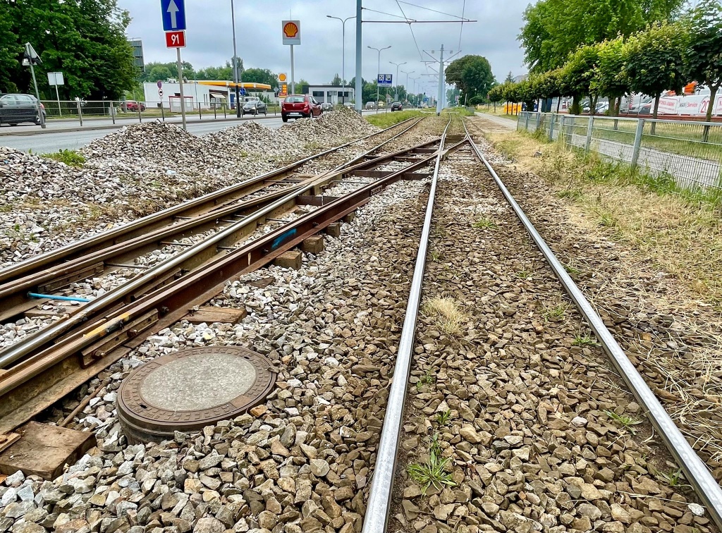 MPK Łódź. Zmiany w komunikacji miejskiej. Wyłączenie sieci trakcyjnej przed remontem torowiska na ul. Zgierskiej  - Zdjęcie główne