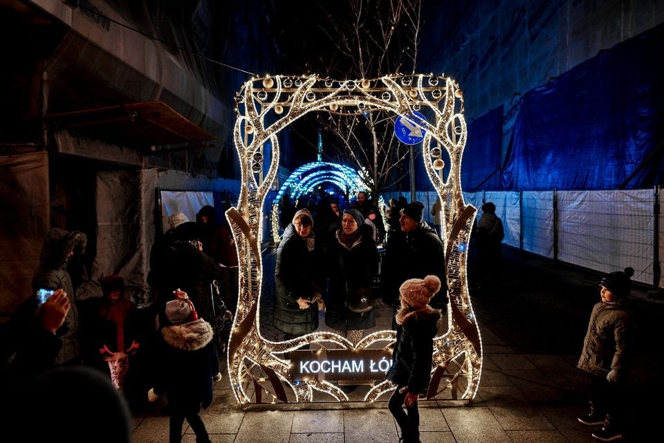 Pierwsze prace montażowe związane z montażem iluminacji na ul. Piotrkowskiej w Łodzi rozpoczęły się już 9 listopada. (fot. UML) |wiadomości łódzkie|Łódź|TuŁódź