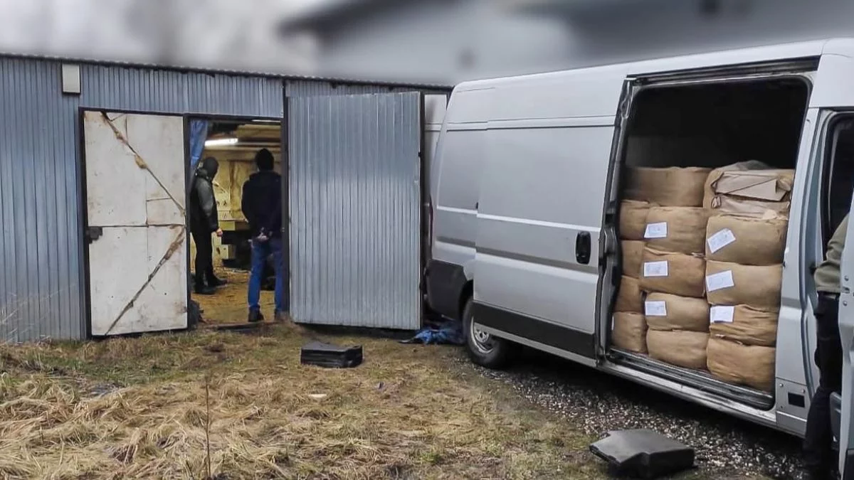Towar miał trafiać na Litwę, ale kończył w magazynach pod Łodzią. Prokuratura oskarżyła 12 osób