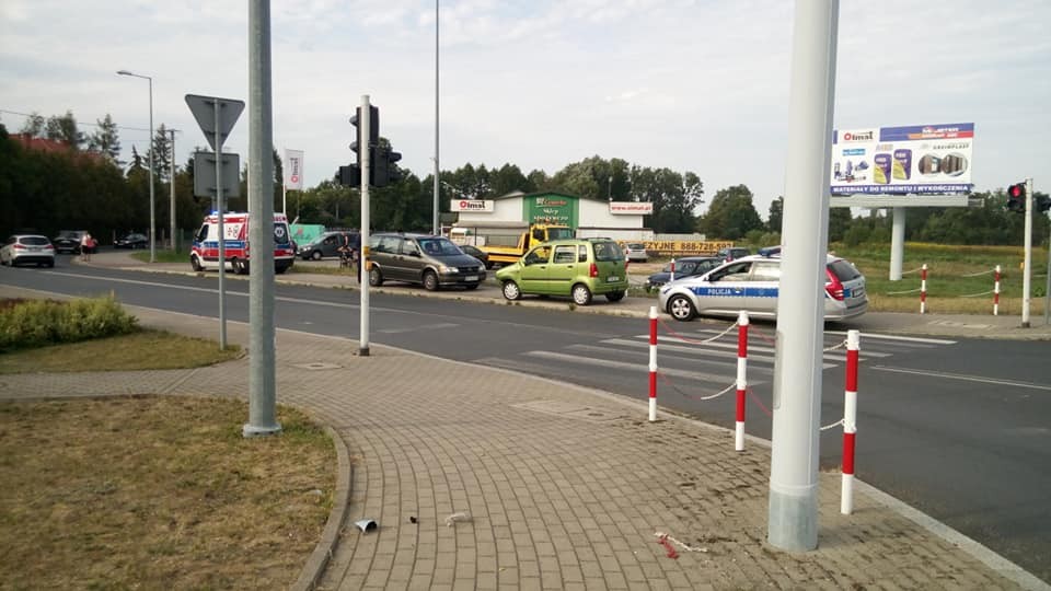 Tak się kończy jazda na czerwonym świetle [ZDJĘCIA] - Zdjęcie główne