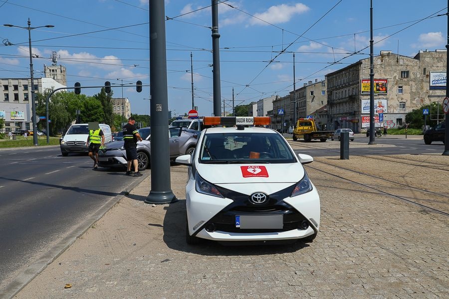 Wypadek Łódź. Wypadek w centrum Łodzi! Skrzyżowanie Piłsudskiego - Kilińskiego zakorkowane [zdjęcia] - Zdjęcie główne