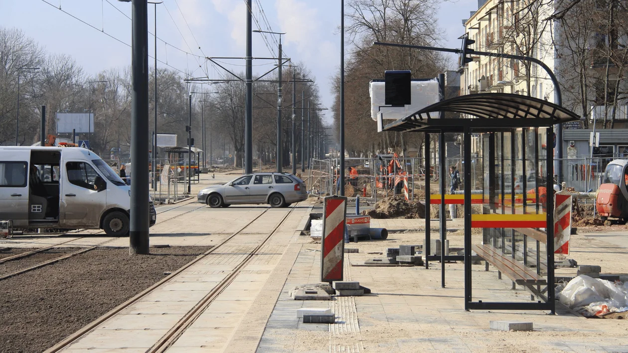 Dawno niewidziane tramwaje MPK wracają. Przystanki prawie gotowe, gorzej z chodnikami [ZDJĘCIA] - Zdjęcie główne