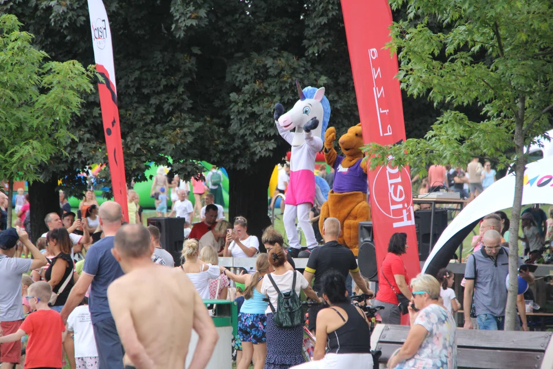 Piknik rodzinny na Stawach Jana w Łodzi. Dzieci tańczyły Macarenę z jednorożcem [zdjęcia] - Zdjęcie główne