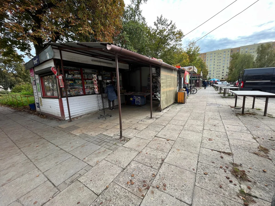 Wodny Rynek w Łodzi, miejsce gdzie można kupić warzywa ale również inne artykuły gospodarstwa domowego