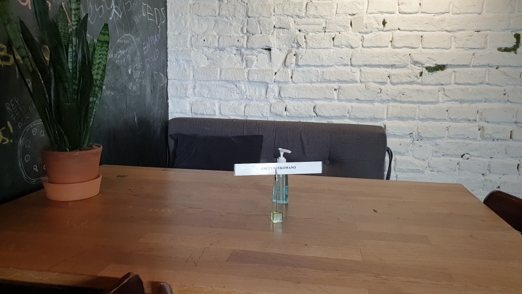 Coworking obok pizzerii przy ulicy Piotrkowskiej w Łodzi. Takiego miejsca nie ma nigdzie indziej (fot. Bartosz Jankowski - TuŁódź.pl)