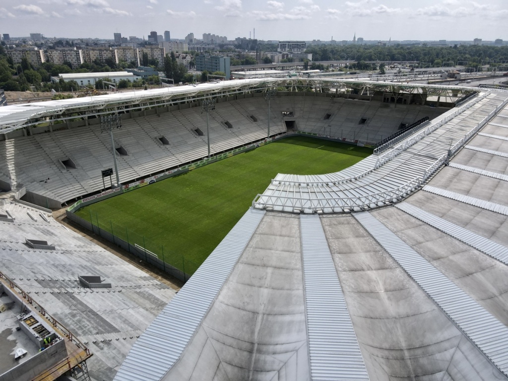 Stadion ŁKS. Do oddania obiektu przy al. Unii 2 w Łodzi pozostał niespełna rok! (fot. www.lodz.pl)