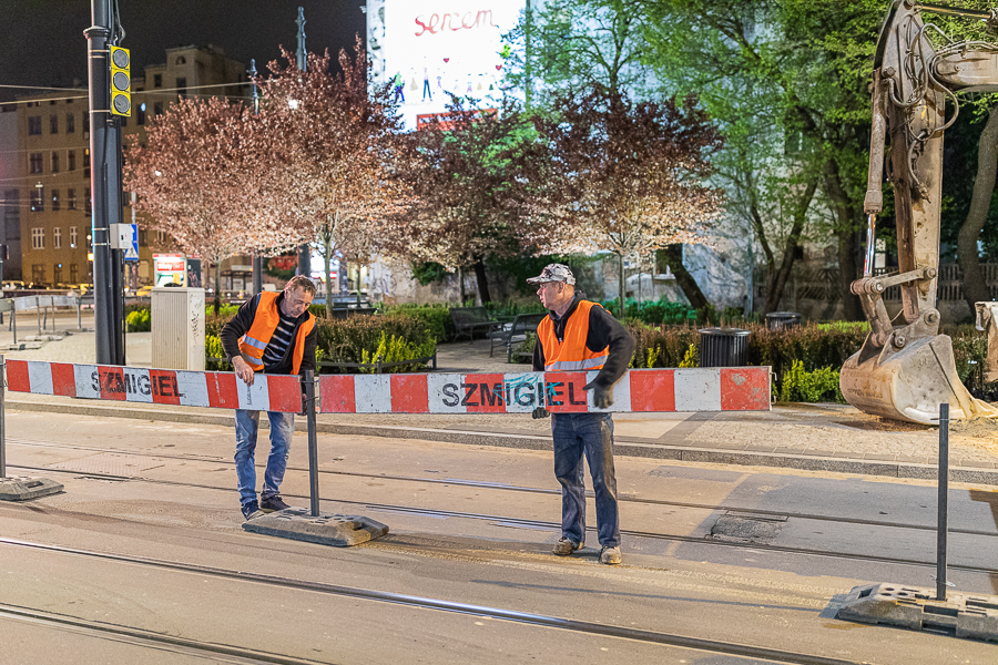 Przez sytuację z kamienicą na Kilińskiego 49 nie kursują tramwaje. Pasażerowie MPK się niecierpliwią