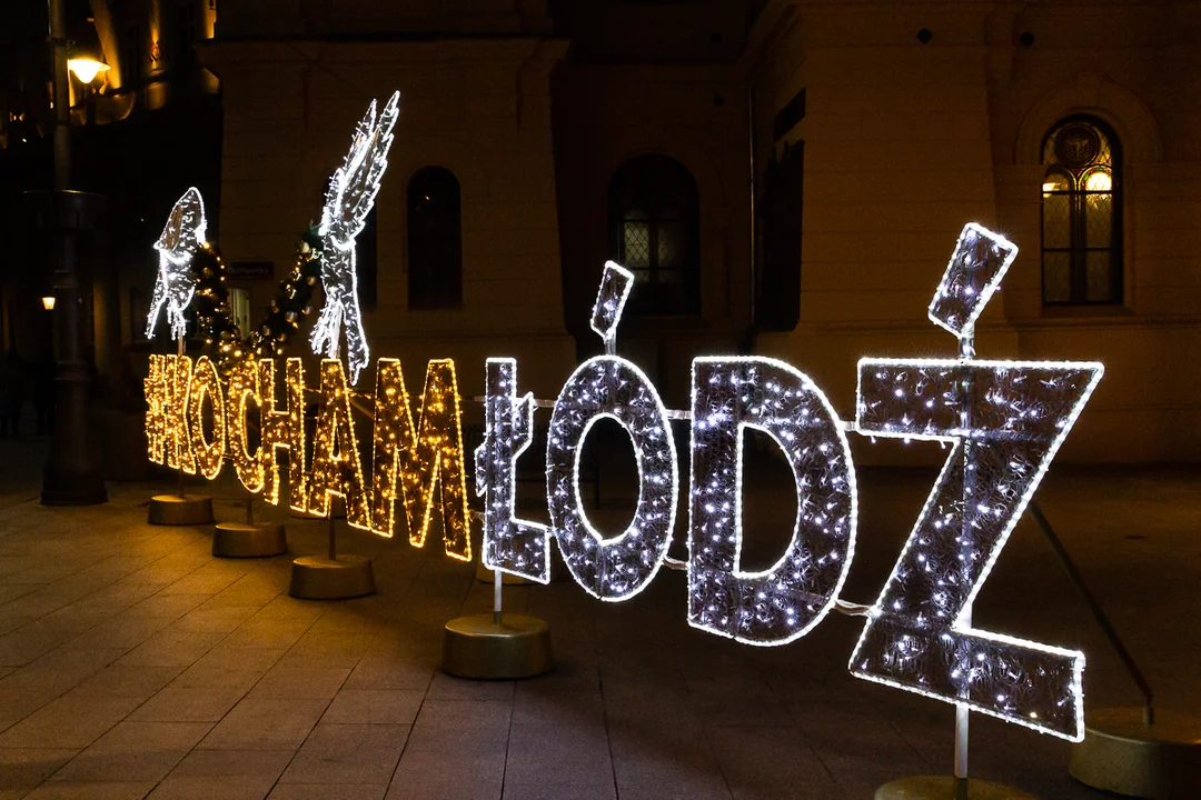 Świąteczne iluminacje na ulicy Piotrkowskiej w Łodzi