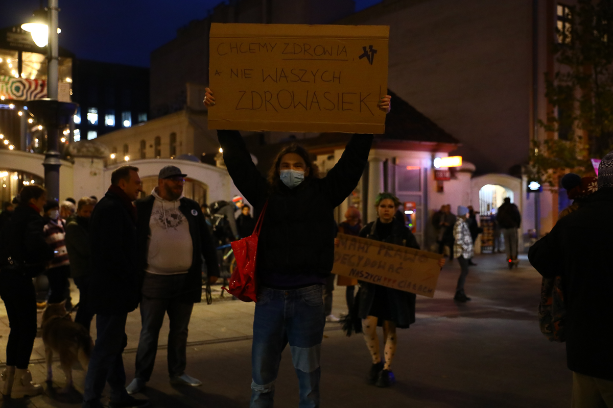 Pikieta pod siedzibą PiS na Piotrkowskiej w Łodzi