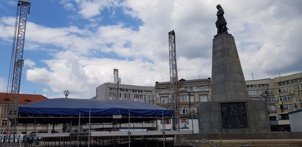 Ostatnie przygotowania na Placu Wolności przed Urodzinami Łodzi  - Zdjęcie główne