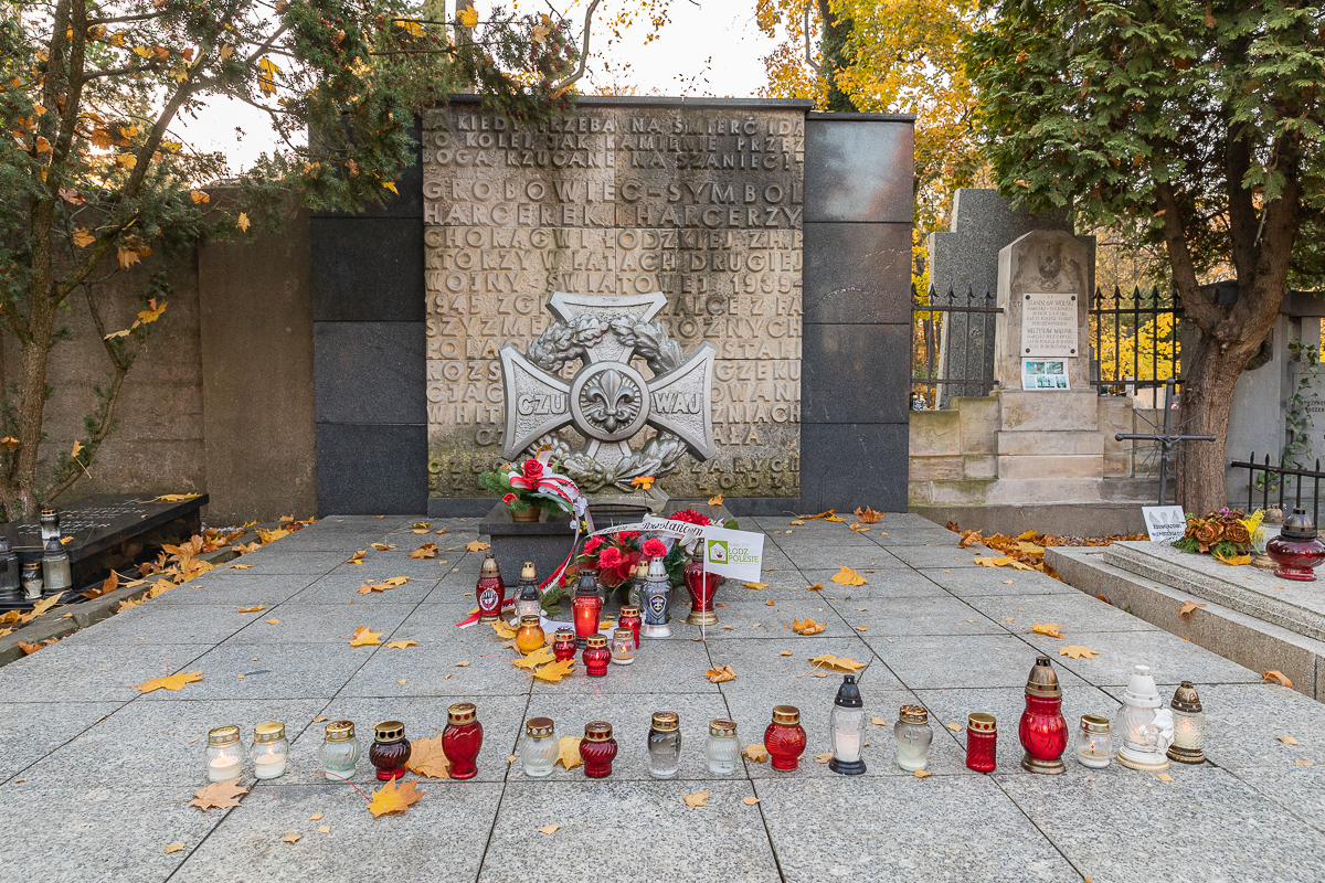 Mieszkańcy miasta już odwiedzają łódzkie cmentarze