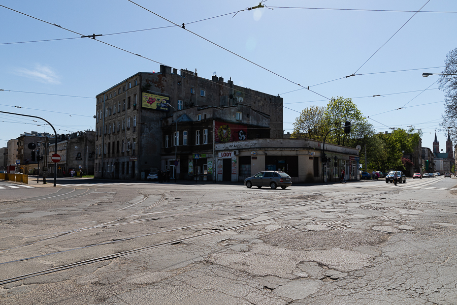 Remont ul. Wojska Polskiego w Łodzi jest konieczny. Tak wygląda ulica w październiku 2021 roku