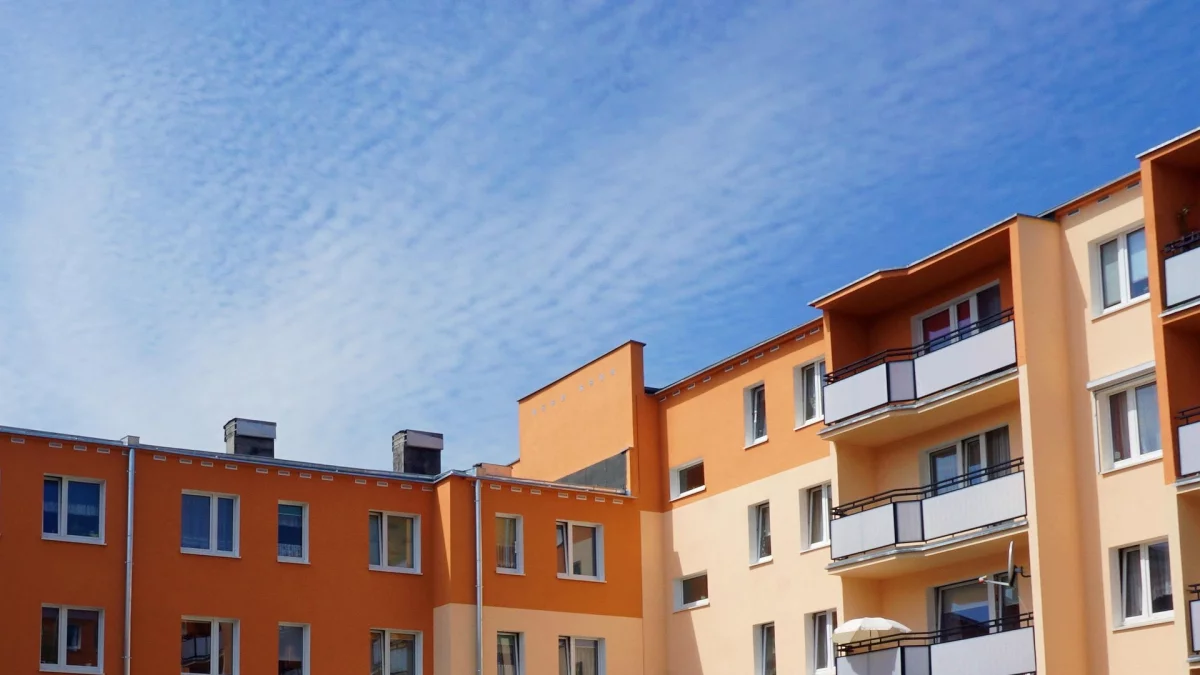 Nawet 100 tys. osób może stracić pracę. Rząd szykuje kontrowersyjne zmiany