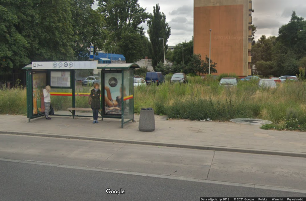 MPK Łódź. Mieszkańcy Łodzi oczekiwaniu na tramwaj MPK Łódź na trasie WZ (fot. Google Street View)