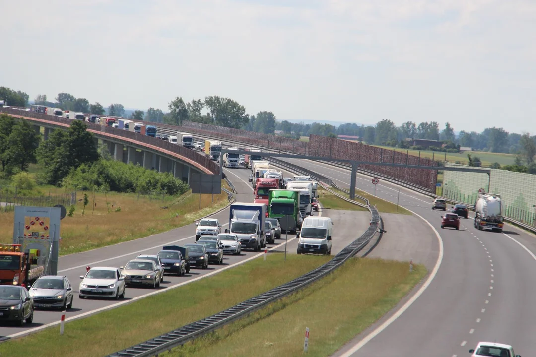 Wypadek na A2 w Łódzkiem. Korek miał ponad 6 kilometrów. - Zdjęcie główne