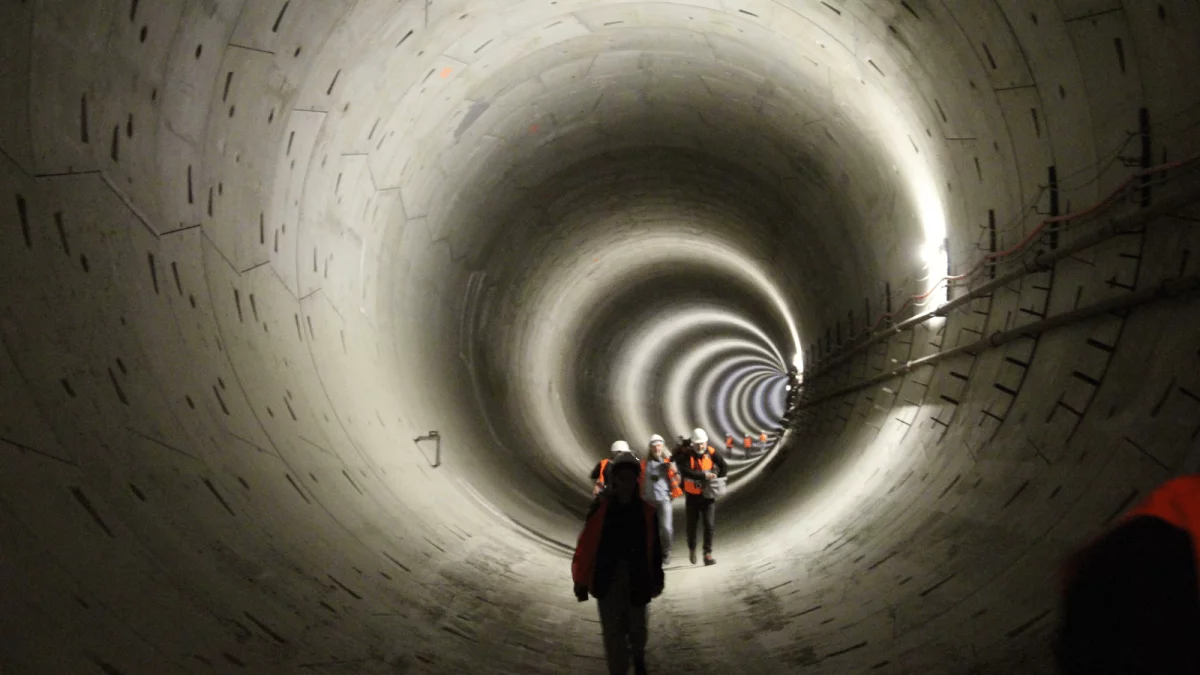 Lot dronem w tunelu średnicowym pod Łodzią. Zobacz, jak wygląda wnętrze tej ważnej inwestycji [WIDEO] - Zdjęcie główne