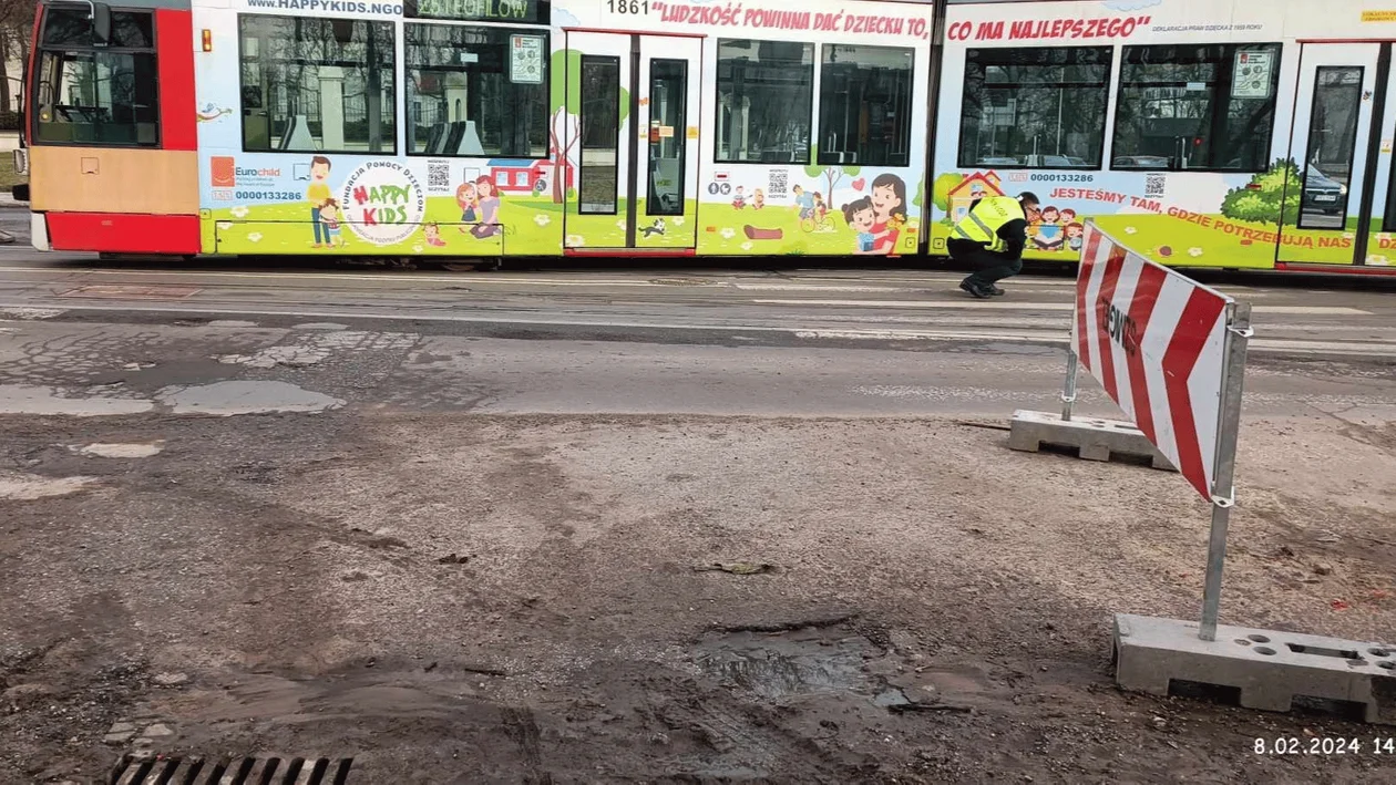 Wykolejenie tramwaju MPK Łódź na Bałutach. Ogłoszono objazdy i komunikację zastępczą - Zdjęcie główne