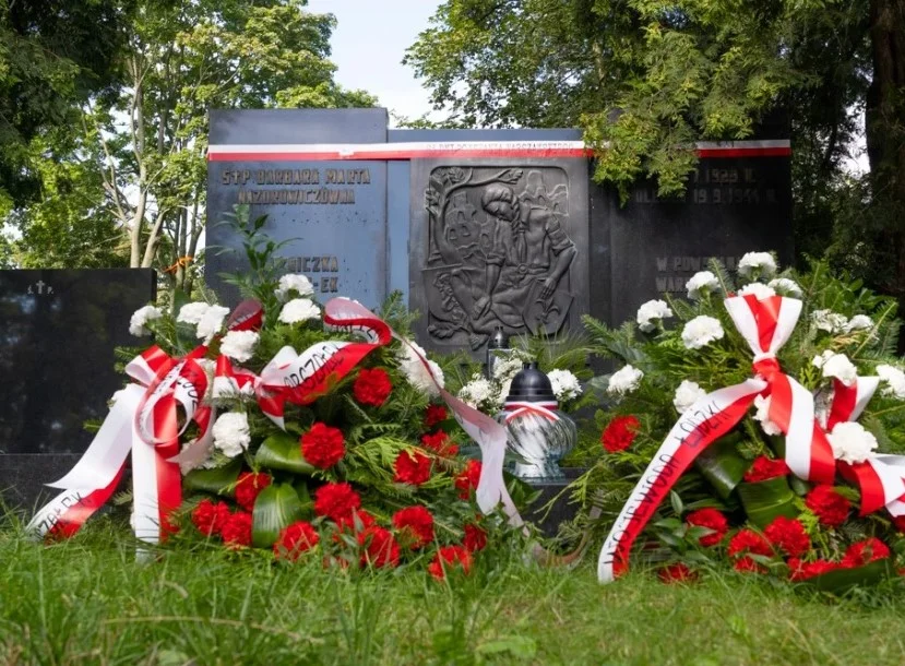 79 lat temu wybuchło Powstanie Warszawskie. O godz. 17 zatrzymajmy się choć na chwilę... - Zdjęcie główne