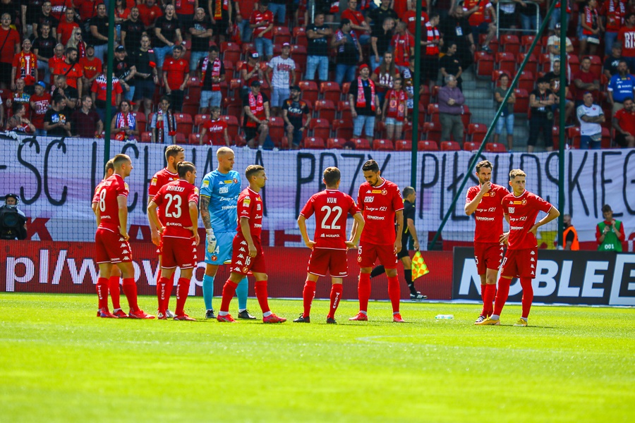 Widzew Łódź wyszarpał zwycięstwo z Chrobrym Głogów. Gol samobójczy i bramka Bartosza Guzdka daje kolejne 3 punkty - Zdjęcie główne