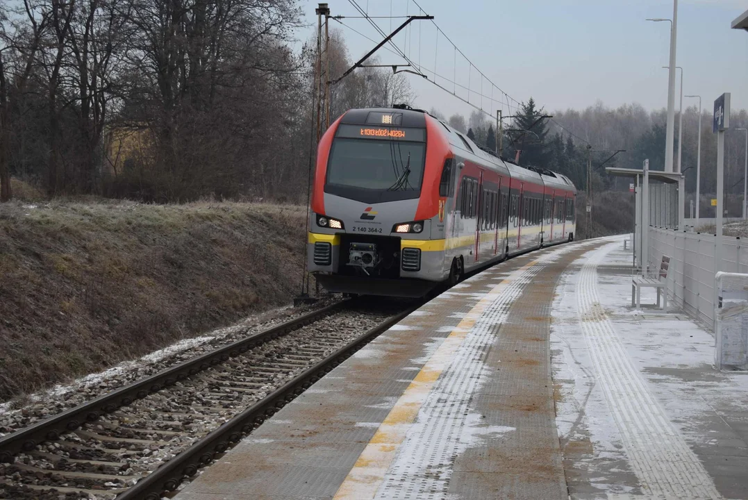 Łódzka Kolej Aglomeracyjna ogłasza, że z roku na rok może przewozić coraz więcej podróżnych. „Na tym nie poprzestaniemy” - Zdjęcie główne