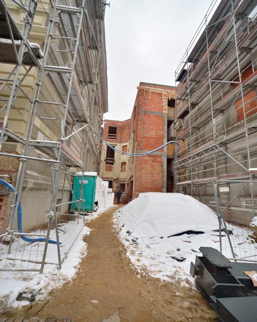 Kolejny etap budowy Mediateki - między zabytkowymi willami powstaje efektowne, szklane atrium (fot. mat. prasowe) |wiadomości łódzkie|Łódź|TuŁódź