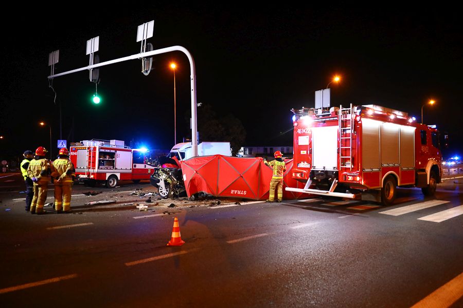 Śmiertelny wypadek w Rzgowie. Nie żyją 3 osoby