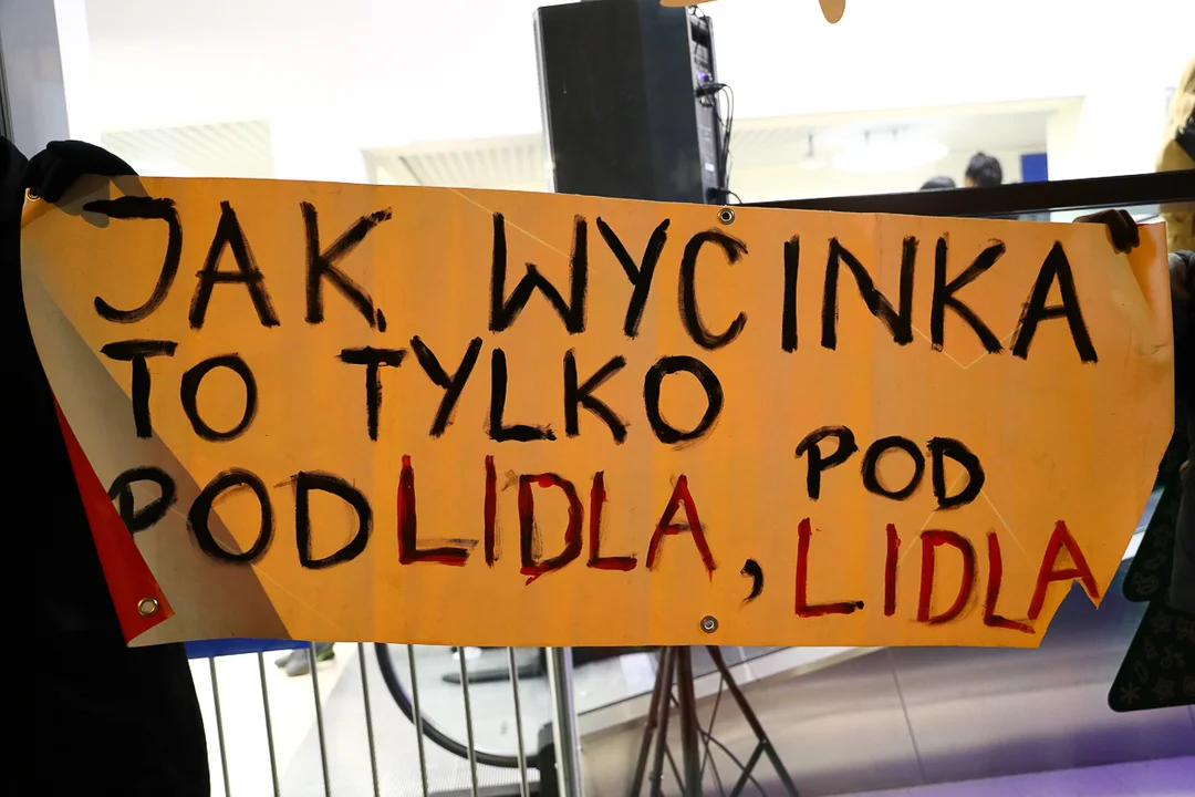 Protest pod Lidlem w Łodzi