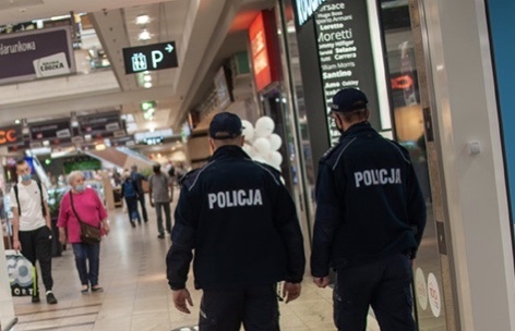 Koronawirus Łódź. Łódzcy policjanci na Piotrkowskiej i w centrach handlowych. Posypały się mandaty za brak maseczek (fot. Policja Łódzka)