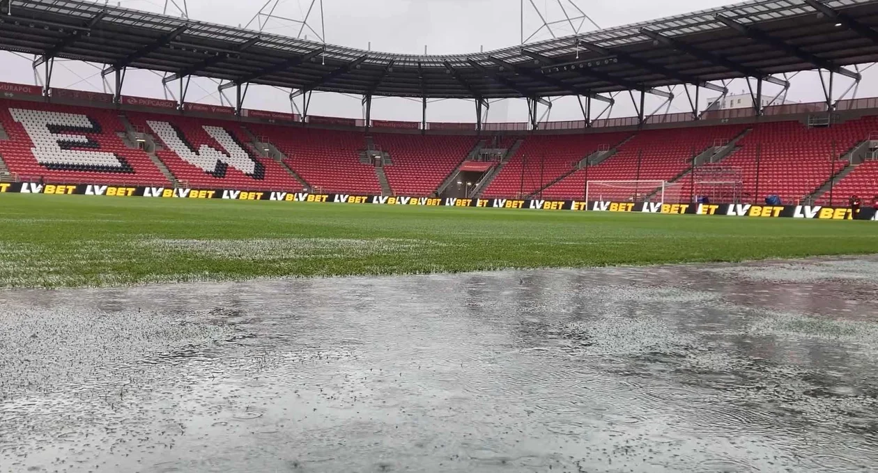 Czy ulewa pokrzyżuje plany piłkarzom Widzewa? Drużyna wydała oświadczenie - Zdjęcie główne