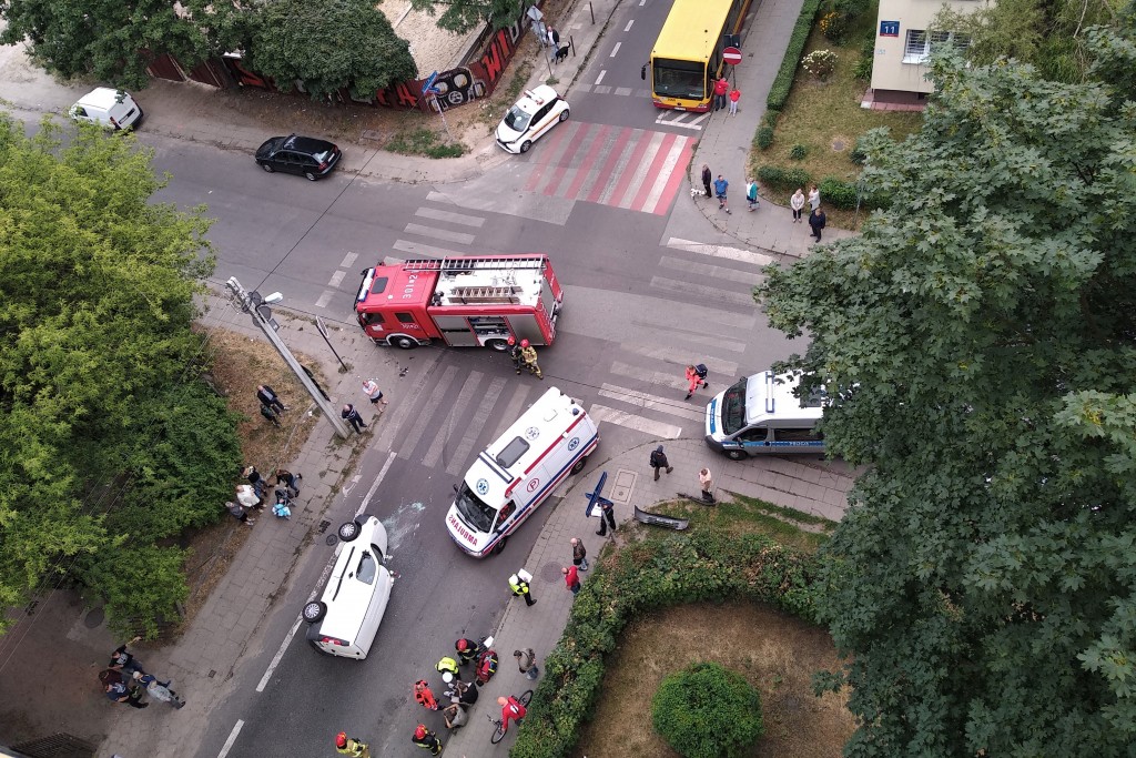 Poważny wypadek na newralgicznym skrzyżowaniu na Starych Bałutach [ZDJĘCIA]  - Zdjęcie główne