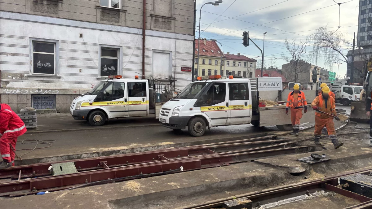 Zbliża się koniec utrudnień na ulicy Piotrkowskiej w Łodzi. Autobusy wracają na swoje trasy - Zdjęcie główne