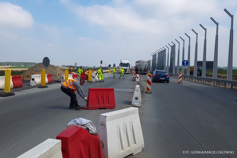 Autostrada A1. Od wtorku, 1 czerwca kierowcy mogą liczyć na skrócenie czasu przejazdu na odcinku między Piotrkowem Trybunalskim a Kamieńskiem (fot. GDDKiA) |wiadomości łódzkie | Łódź | TuŁódź)