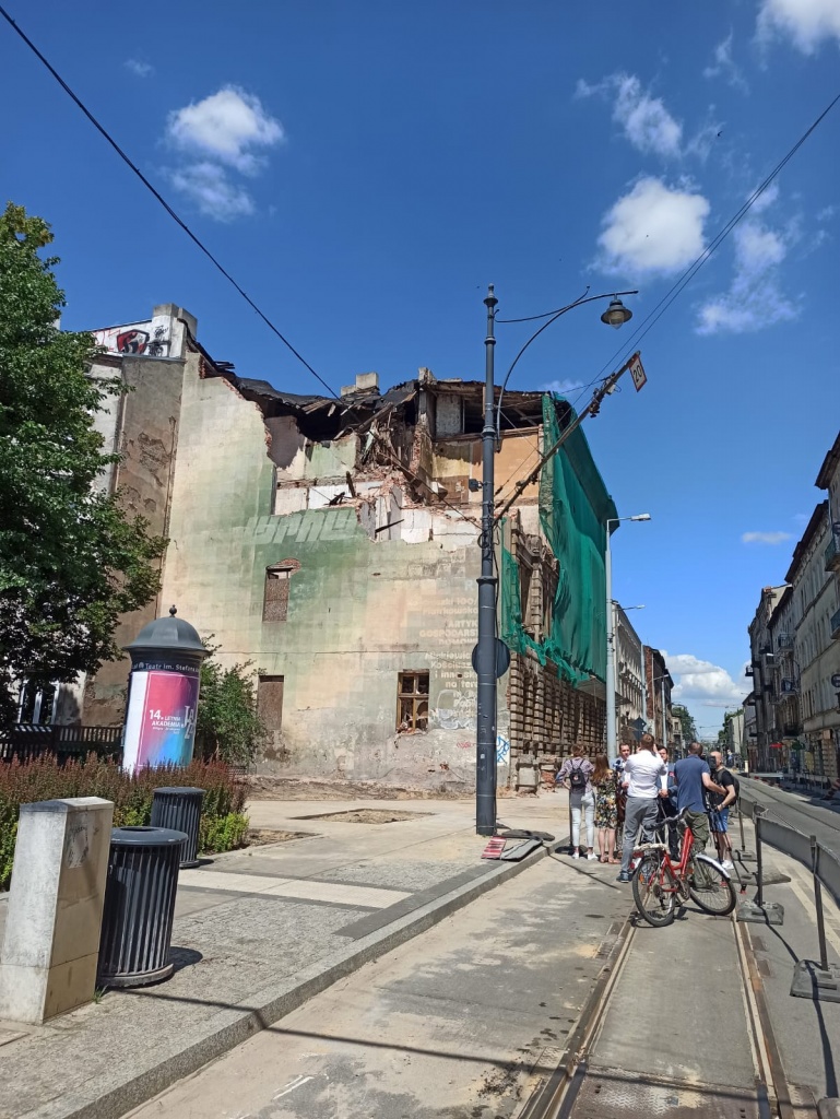 Łódź. Piotr Cieplucha (Solidarna Polska) i Radosław Marzec (PiS) nie zgadzają się na wyburzenie kamienicy przy ul. Kilińskiego 49 w Łodzi (fot. TuŁódź.pl)