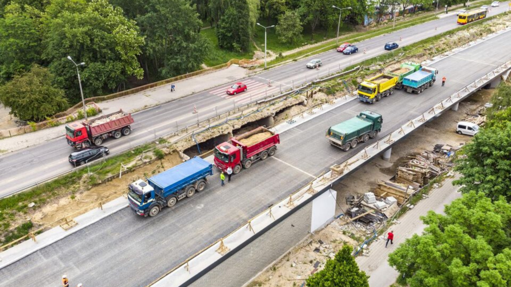 Świeżutki asfalt na Śmigłego-Rydza! To sukces, który trzeba odtrąbić - Zdjęcie główne