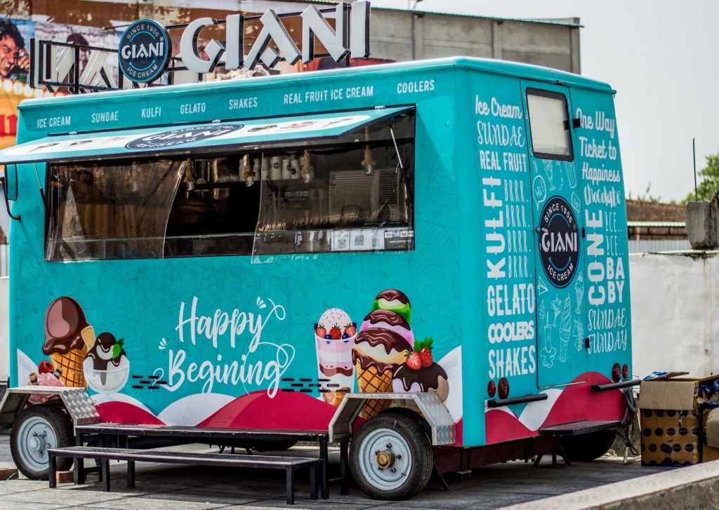 Zlot foodtrucków w Łodzi. Ogrody Geyera czekają na miłośników pysznego jedzenia (fot. Canva)