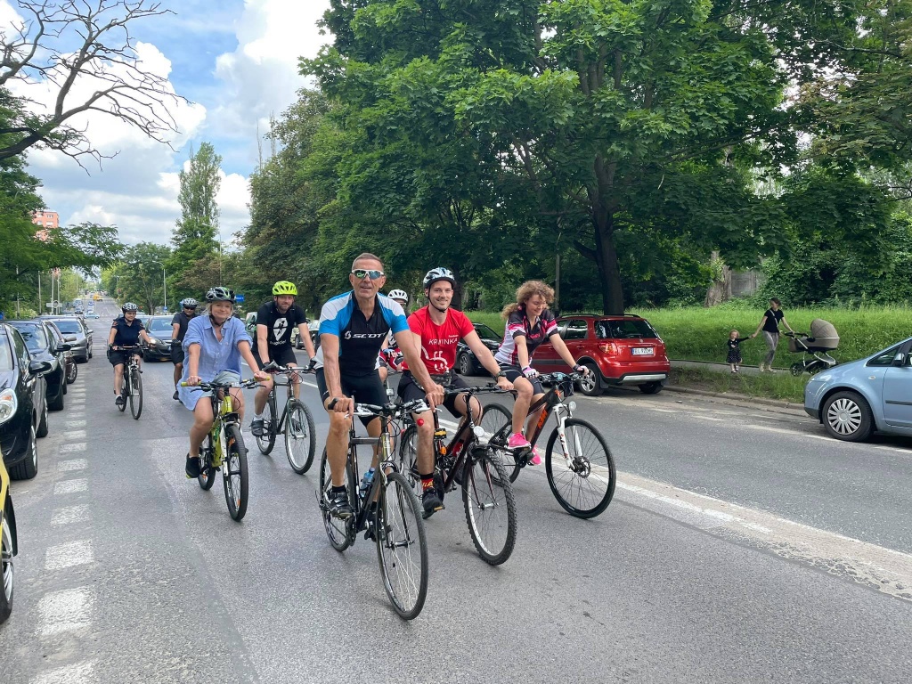 Akcja "CZAS NA...LOVER", czyli rowerzyści z regionu łódzkiego dla małych pacjentów chematologicznych i onkologicznych (fot. Agnieszka Szynk - redakcja TuŁódź)  |wiadomości łódzkie | Łódź | TuŁódź