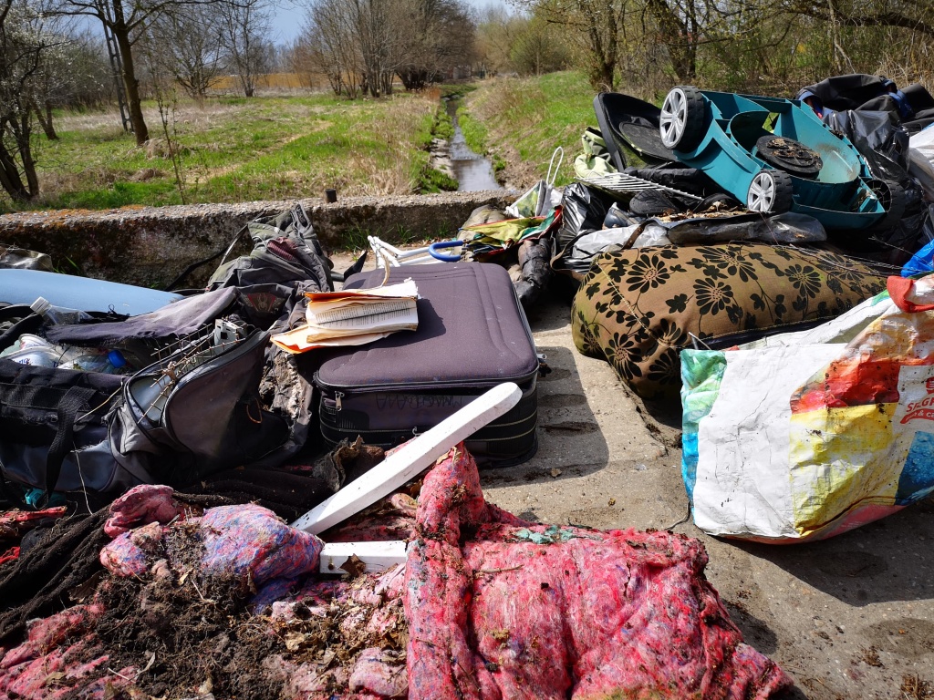 Dzień Ziemi w Łodzi. Mieszkańcy Chojen sprzątali Olechówkę. Zebrali ponad 2,5 tysiąca litrów śmieci! (fot. Marcin Hencz)