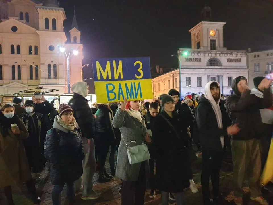 Tłum łodzian solidaryzuje się z Ukrainą