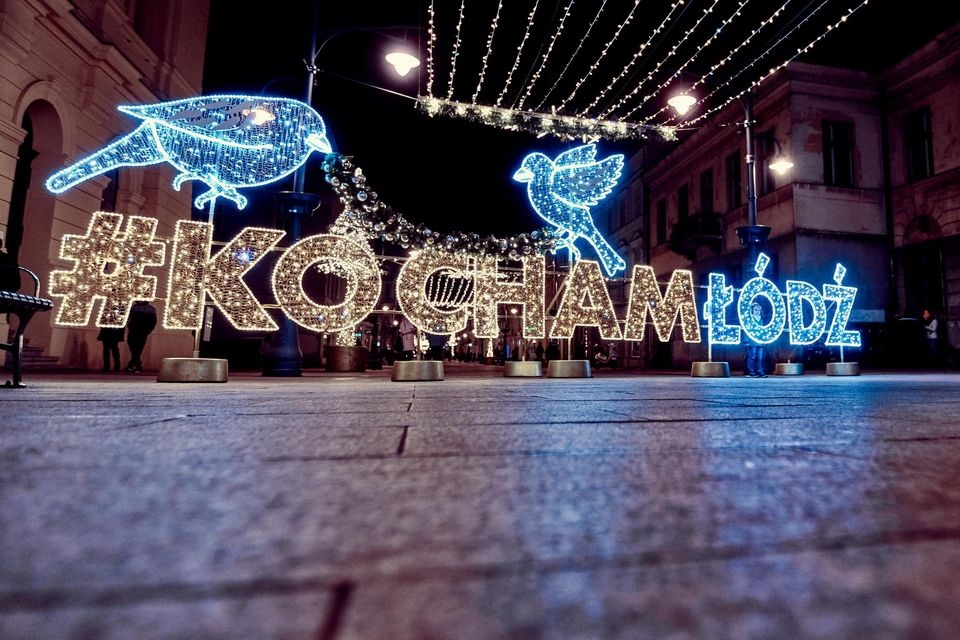Pierwsze prace montażowe związane z montażem iluminacji na ul. Piotrkowskiej w Łodzi rozpoczęły się już 9 listopada. (fot. UML) |wiadomości łódzkie|Łódź|TuŁódź
